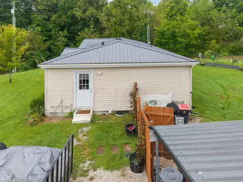 Exterior - 180 Pacific Ave, Morehead, KY 40351 photo 15 of 17