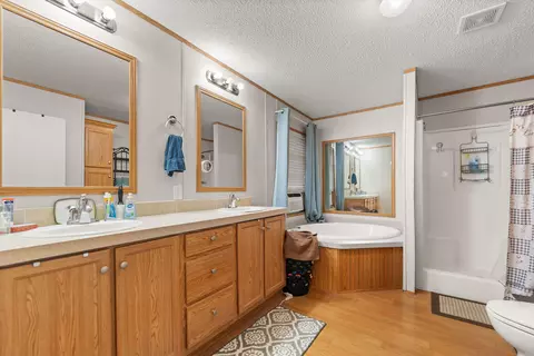 Bath - 180 Pacific Ave, Morehead, KY 40351 photo 1 of 8