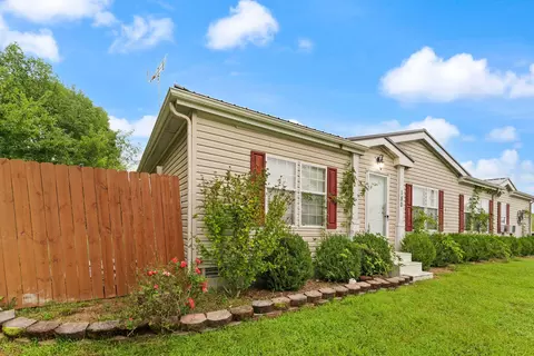 Exterior - 180 Pacific Ave, Morehead, KY 40351 photo 3 of 17