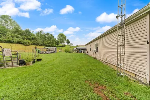 Exterior - 180 Pacific Ave, Morehead, KY 40351 photo 11 of 17