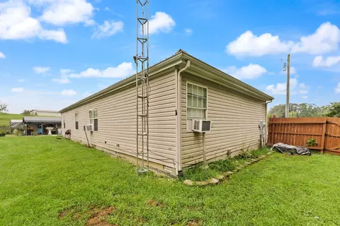 Exterior - 180 Pacific Ave, Morehead, KY 40351 photo 10 of 17