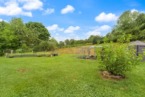 Exterior - 180 Pacific Ave, Morehead, KY 40351 photo 6 of 17