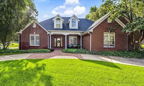 519 Country Ln, Frankfort, KY 40601