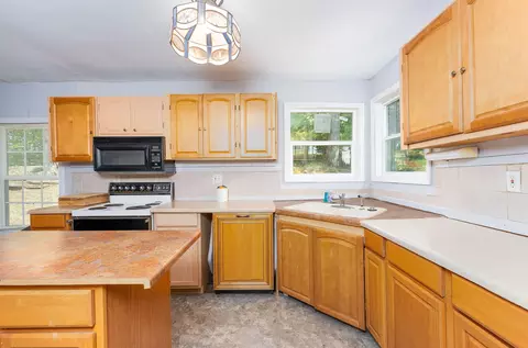 Kitchen - 217 Edgewater Rd, Nancy, KY 42544 photo 3 of 3