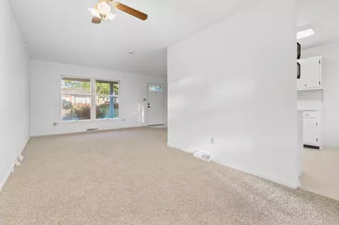 Living - 112 Salter Rd, Berea, KY 40403 photo 4 of 4