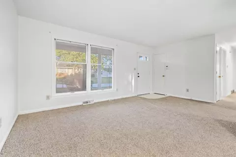 Living - 112 Salter Rd, Berea, KY 40403 photo 1 of 4