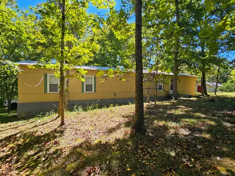 1960 Chestnut Grove Rd, Parksville, KY 40464