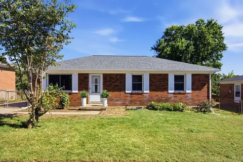 528 Foxwood Dr, Nicholasville, KY 40356