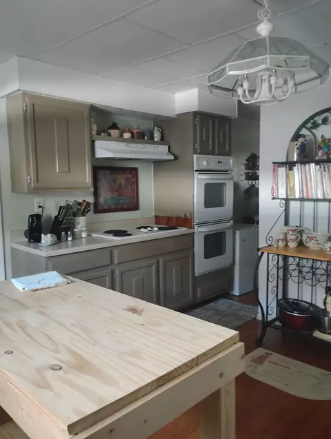 Kitchen - 385 E Main St, Lynch, KY 40855 photo 3 of 3