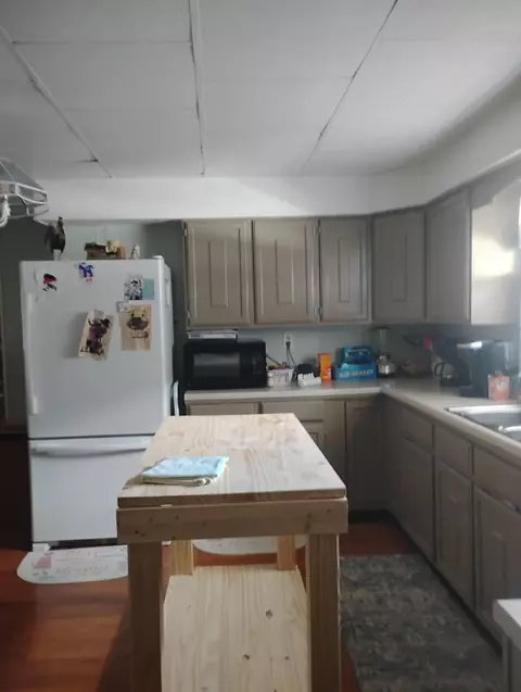 Kitchen - 385 E Main St, Lynch, KY 40855 photo 2 of 3