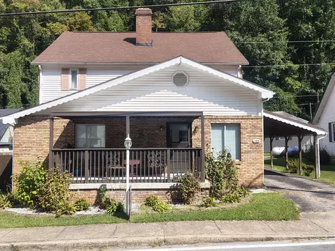 Exterior - 385 E Main St, Lynch, KY 40855 photo 2 of 5