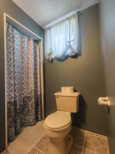 Bath - 385 E Main St, Lynch, KY 40855 photo 4 of 5