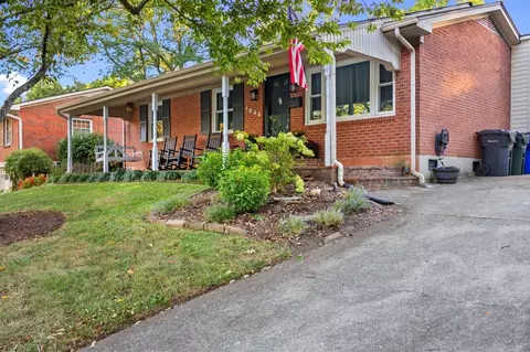 1044 Elmendorf Dr, Lexington, KY 40517
