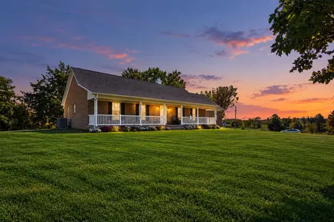 2195 Oregon Rd, Salvisa, KY 40372