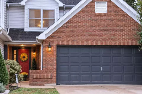 121 Park Place Ct, Paris, KY 40361