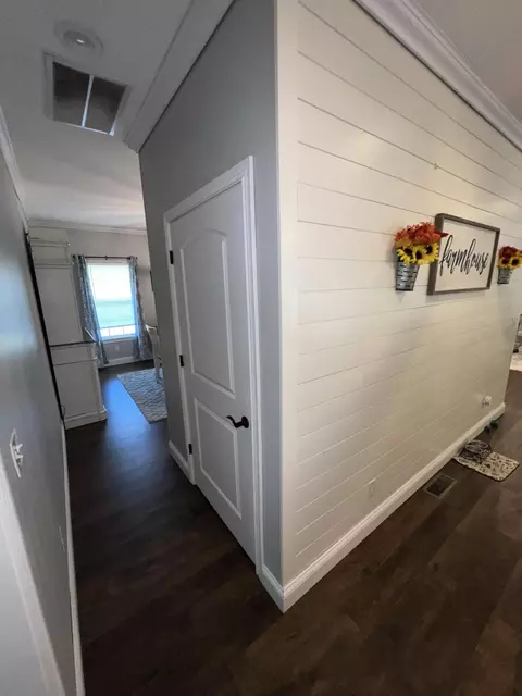 Entry Way - 11001 Cranston Rd, Morehead, KY 40351 photo 3 of 3