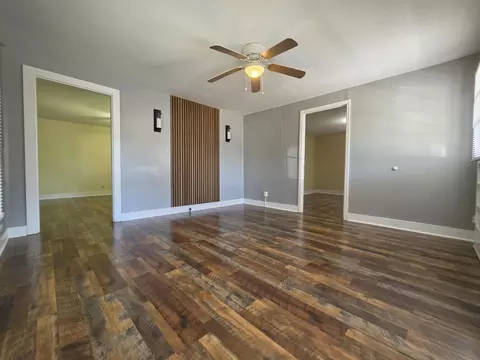 Living - 433 Main Ave, Georgetown, KY 40324 photo 1 of 6