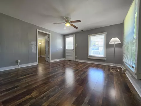 Living - 433 Main Ave, Georgetown, KY 40324 photo 2 of 6