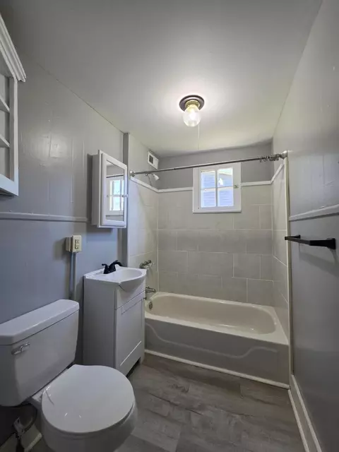 Bath - 433 Main Ave, Georgetown, KY 40324 photo 1 of 1