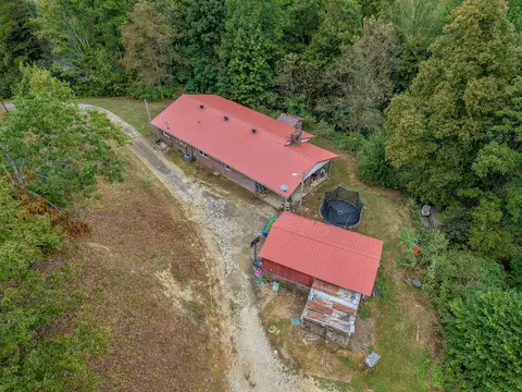 79 Blueberry Hill Rd, Campton, KY 41301