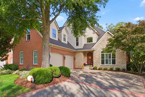 889 Golden Bell Pl, Lexington, KY 40515