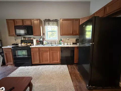 Kitchen - 133 Treebrook, Morehead, KY 40351 photo 2 of 2
