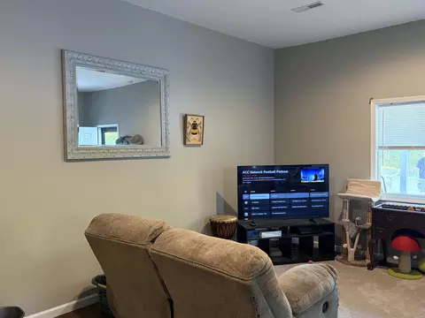 Living - 133 Treebrook, Morehead, KY 40351 photo 2 of 4