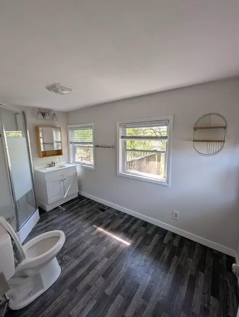 Bath - 407 W 15th St, Corbin, KY 40701 photo 5 of 5