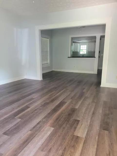 Living - 407 W 15th St, Corbin, KY 40701 photo 1 of 1