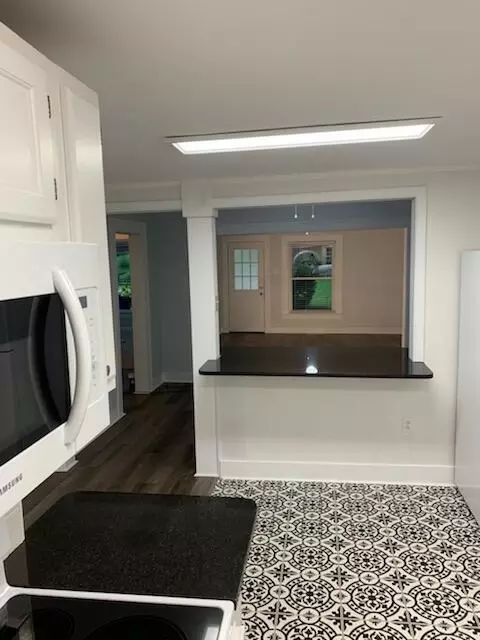 Kitchen - 407 W 15th St, Corbin, KY 40701 photo 3 of 3