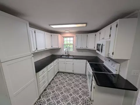 Kitchen - 407 W 15th St, Corbin, KY 40701 photo 1 of 3