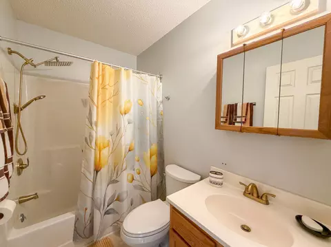 Bath - 36 Speed Dr, Corbin, KY 40701 photo 1 of 2