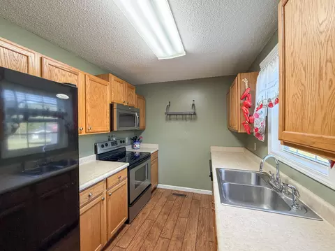 Kitchen - 36 Speed Dr, Corbin, KY 40701 photo 2 of 2