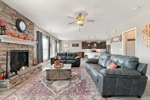 Living - 104 Julia Cir, Georgetown, KY 40324 photo 1 of 4