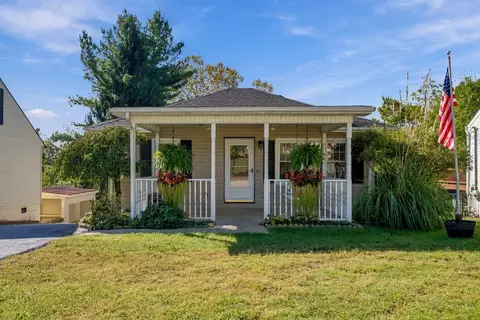 21 Horseshoe Dr, Paris, KY 40361