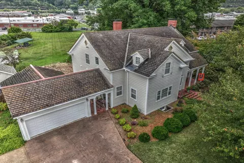 214 College St, Barbourville, KY 40906