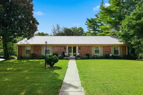 11 Warwick Ln, Frankfort, KY 40601