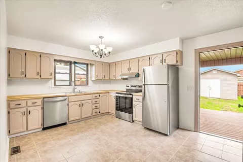 Kitchen - 1018 Cardinal Dr, Corbin, KY 40701 photo 1 of 3