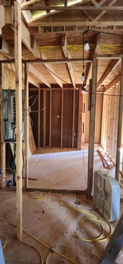 Entry Way - 362 Dixie Pine Dr, Burnside, KY 42519 photo 4 of 4