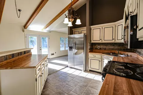 Kitchen - 128 Verde Dr, Paducah, KY 42003 photo 5 of 5