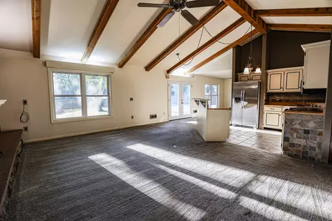 Living - 128 Verde Dr, Paducah, KY 42003 photo 12 of 13