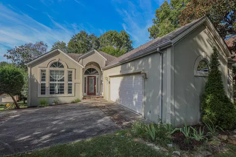 1001 Lakeview Dr, Paducah, KY 42003