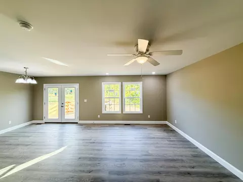 Living - 196 Devils Neck Rd, Corbin, KY 40701 photo 4 of 6