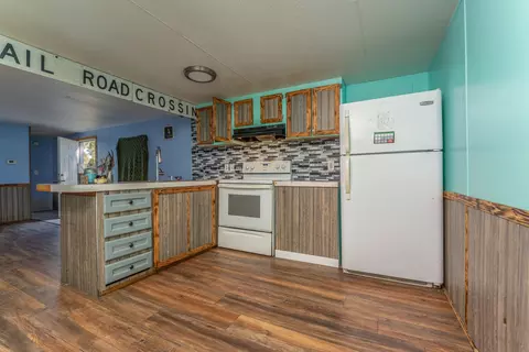 Kitchen - 275 Ridgeway Dr, Morehead, KY 40351 photo 2 of 2