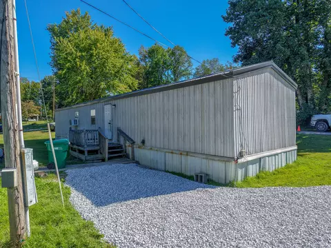 Exterior - 275 Ridgeway Dr, Morehead, KY 40351 photo 2 of 4