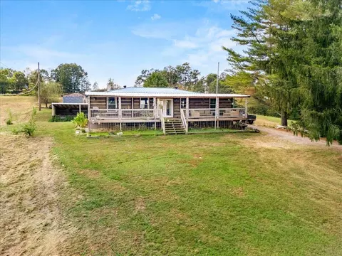 617 Hensley Rd, East Bernstadt, KY 40729