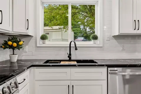 Kitchen - 111 Sheppard Ct, Georgetown, KY 40324 photo 4 of 9