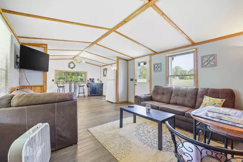 Living - 105 Deerpath Trl, Murray, KY 42071 photo 3 of 3