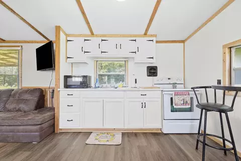 Kitchen - 105 Deerpath Trl, Murray, KY 42071 photo 3 of 3