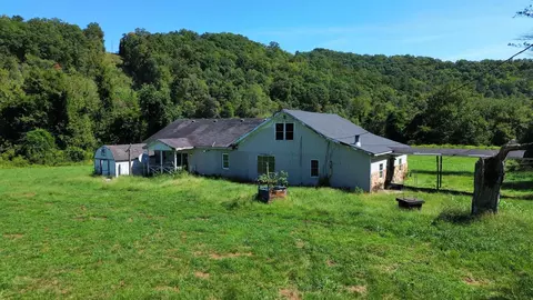 Exterior - 7292 Hode Rd, Warfield, KY 41267 photo 2 of 13